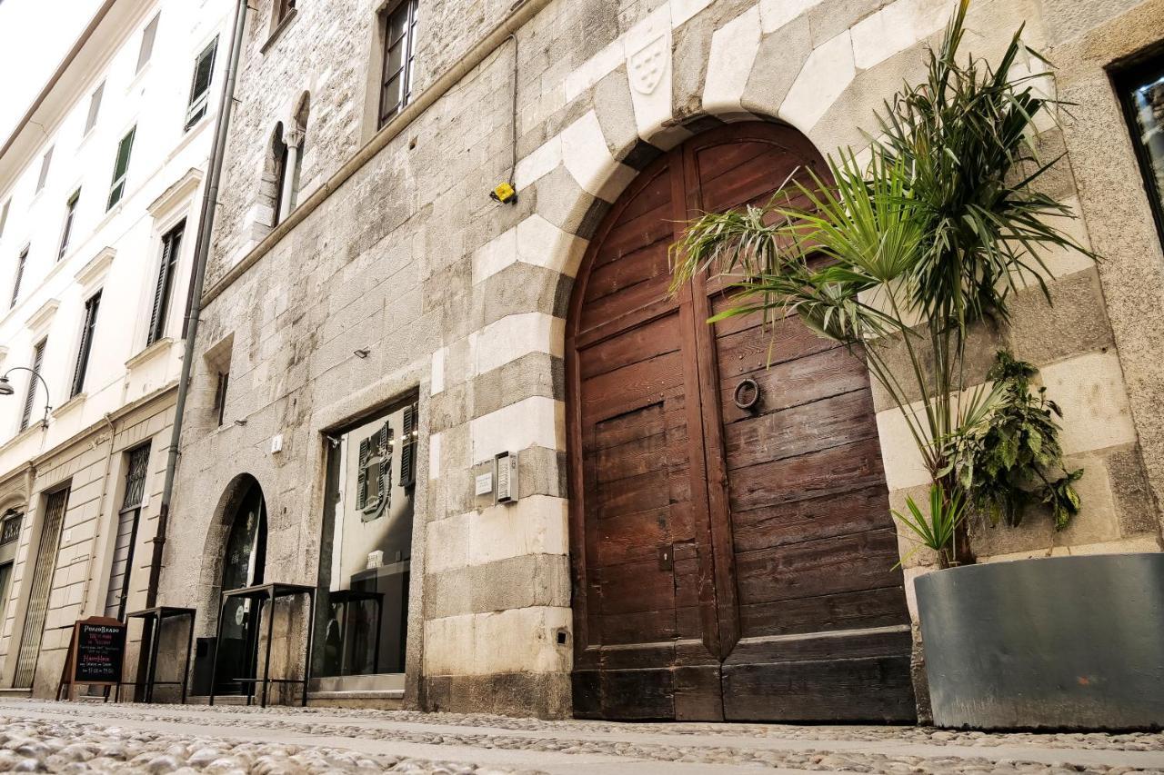 Casa Del Pittore - Elegante Appartamento Del 1200 - Centro Storico Como Exterior photo
